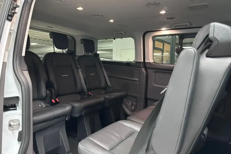 Ford Tourneo Custom din 2023 cu 8.257 km - oferta FOR107578 - foto 8