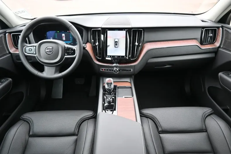 Volvo XC60 din 2024 cu 12.000 km - oferta VOL107583 - foto 18