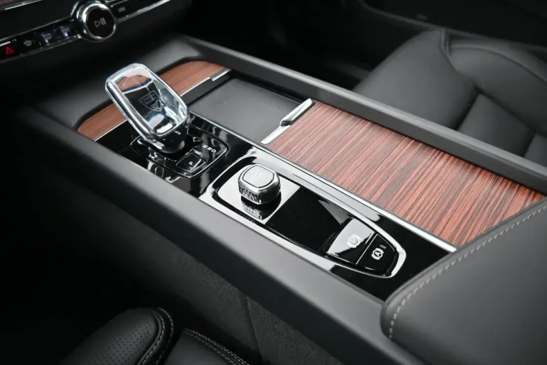 Volvo XC60 din 2024 cu 12.000 km - oferta VOL107583 - foto 22