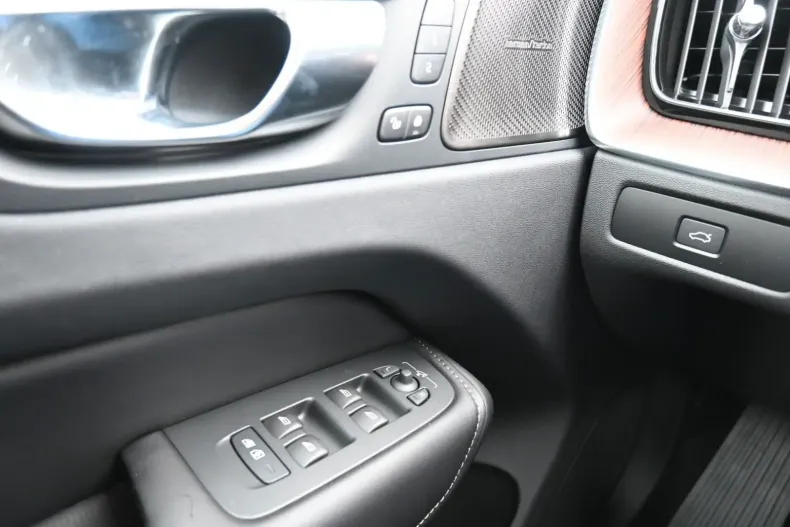 Volvo XC60 din 2024 cu 12.000 km - oferta VOL107583 - foto 25