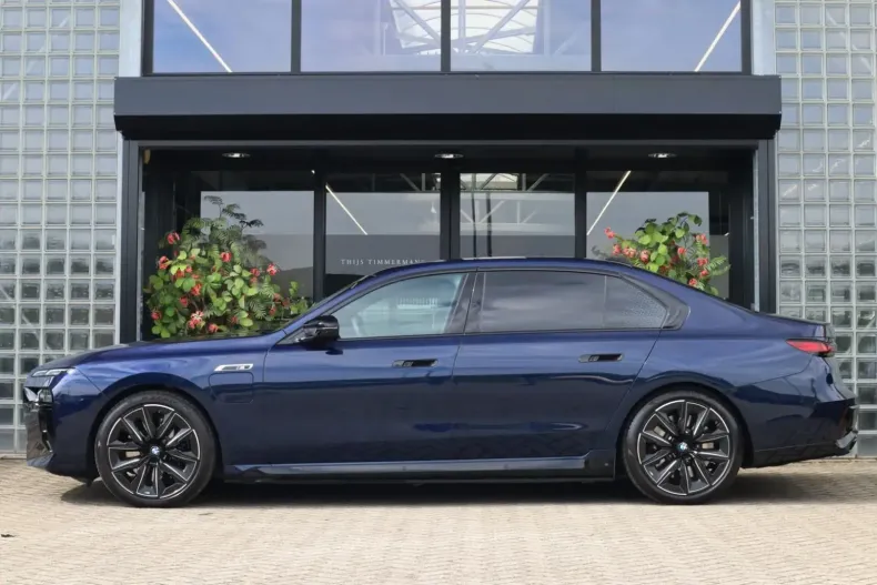 BMW M760 din 2024 cu 5.107 km - oferta BMW107585 - foto 3