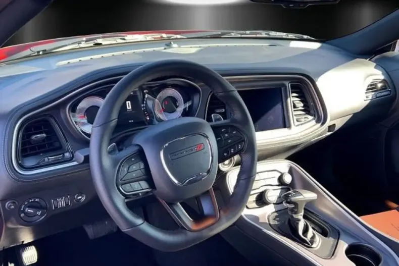 Dodge Challenger din 2024 cu 14.990 km - oferta DOD107602 - foto 7