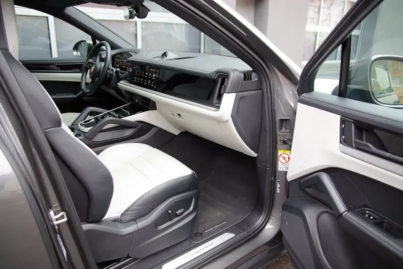 Porsche Cayenne din 2024 cu 6.900 km - oferta POR107607 - foto 8