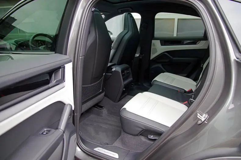 Porsche Cayenne din 2024 cu 6.900 km - oferta POR107607 - foto 13