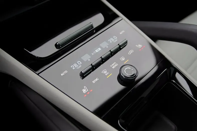 Porsche Cayenne din 2024 cu 6.900 km - oferta POR107607 - foto 17