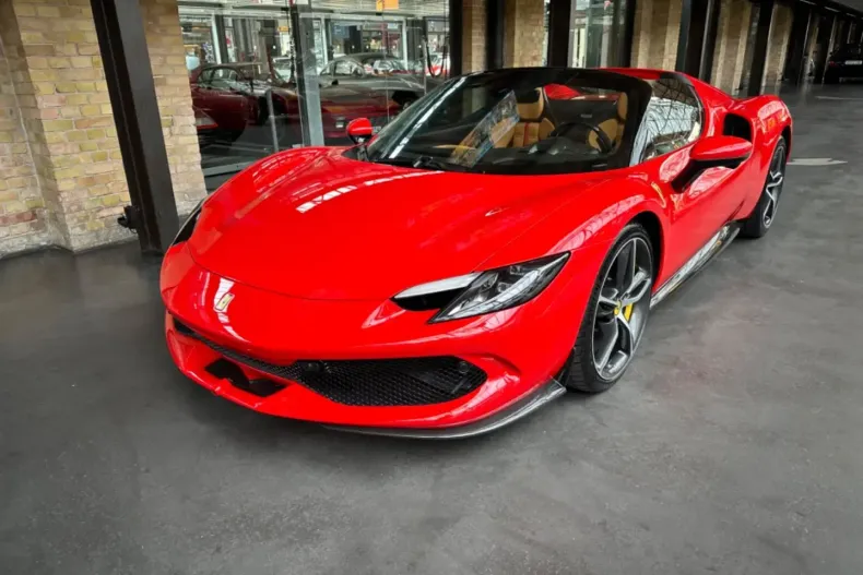 Ferrari 296 GTS din 2023 cu 4.900 km - oferta FER107624 - foto 1