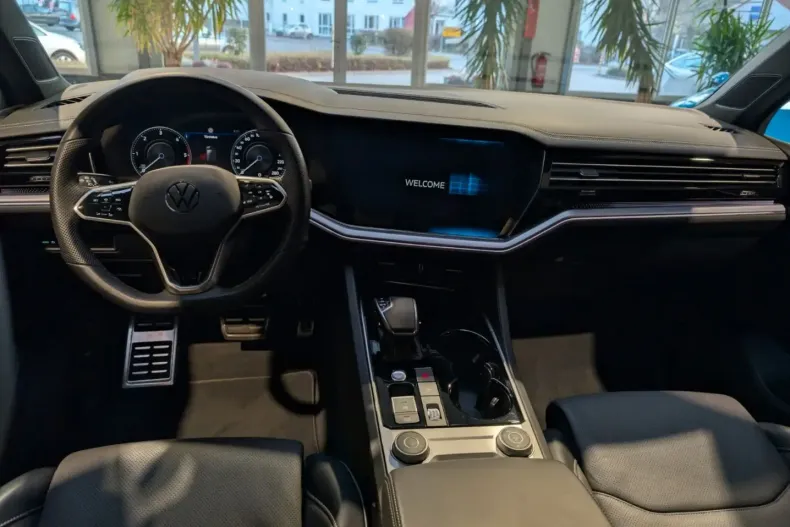 Volkswagen Touareg din 2023 cu 41.000 km - oferta VOL107634 - foto 4