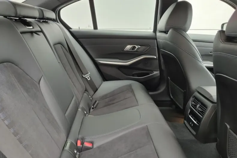 BMW 330 din 2023 cu 11.729 km - oferta BMW107638 - foto 9