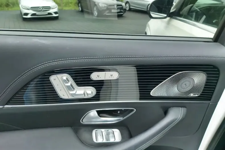 Mercedes-Benz GLS 600 din 2024 cu 24.900 km - oferta MER107675 - foto 8