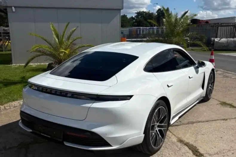 Porsche Taycan din 2024 cu 16.800 km - oferta POR107682 - foto 2