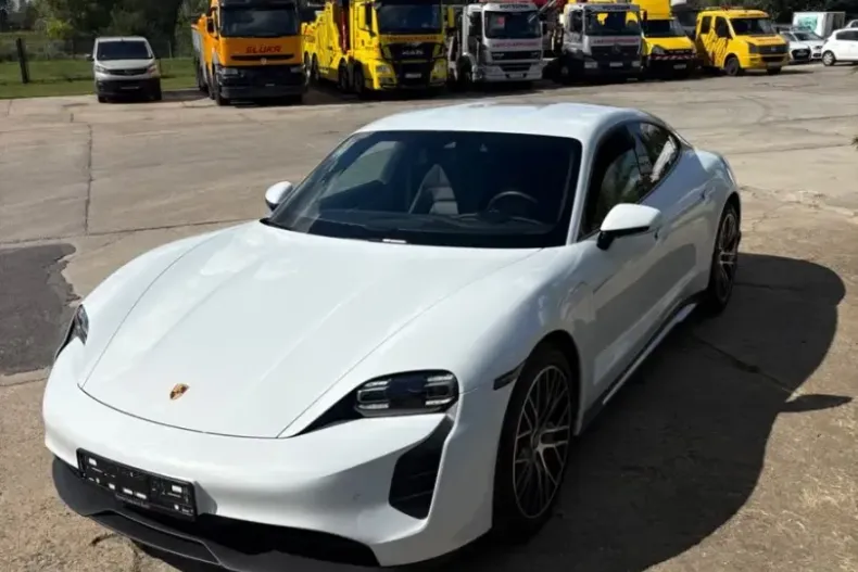 Porsche Taycan din 2024 cu 16.800 km - oferta POR107682 - foto 4