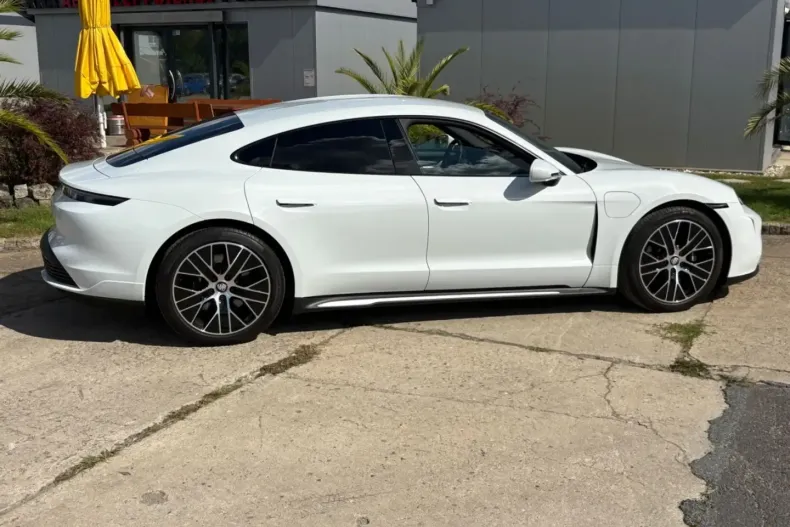 Porsche Taycan din 2024 cu 16.800 km - oferta POR107682 - foto 6