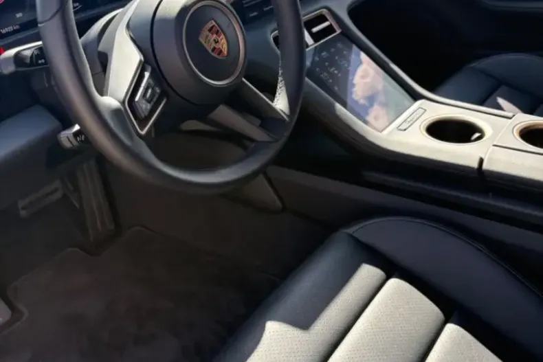 Porsche Taycan din 2024 cu 16.800 km - oferta POR107682 - foto 8