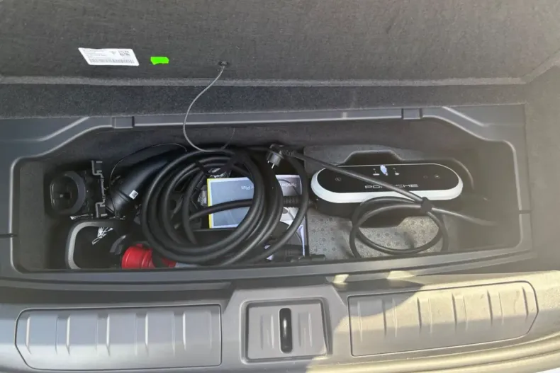 Porsche Taycan din 2024 cu 16.800 km - oferta POR107682 - foto 12