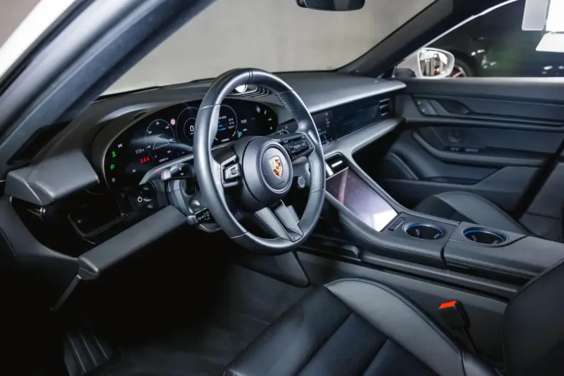 Porsche Taycan din 2024 cu 12.300 km - oferta POR107722 - foto 14