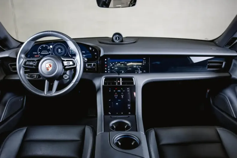 Porsche Taycan din 2024 cu 12.300 km - oferta POR107722 - foto 16