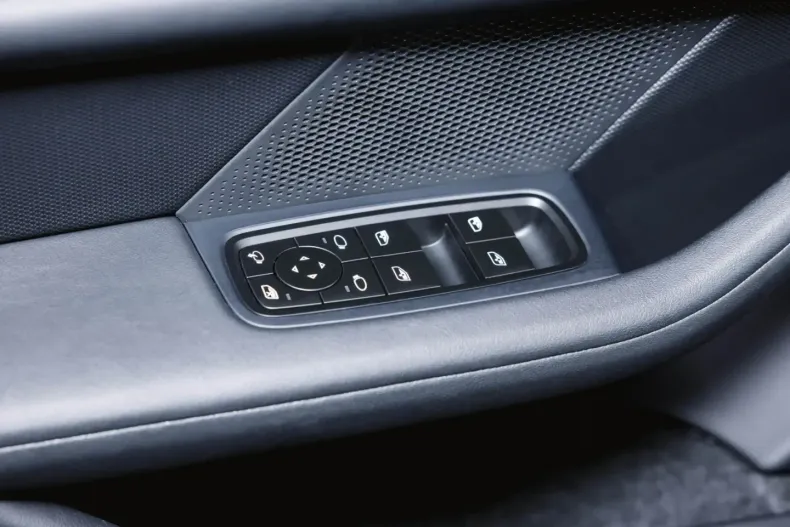 Porsche Taycan din 2024 cu 12.300 km - oferta POR107722 - foto 23