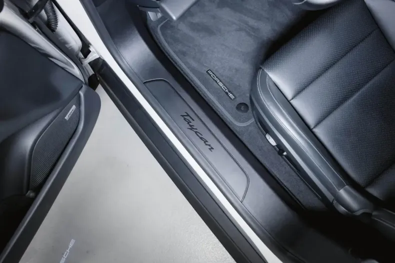 Porsche Taycan din 2024 cu 12.300 km - oferta POR107722 - foto 25