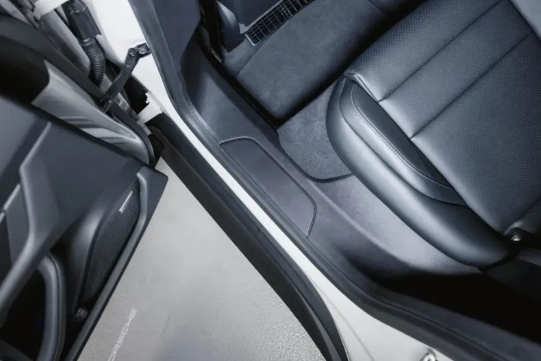 Porsche Taycan din 2024 cu 12.300 km - oferta POR107722 - foto 26