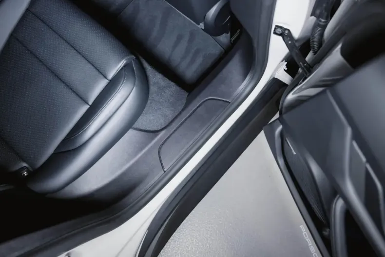 Porsche Taycan din 2024 cu 12.300 km - oferta POR107722 - foto 28