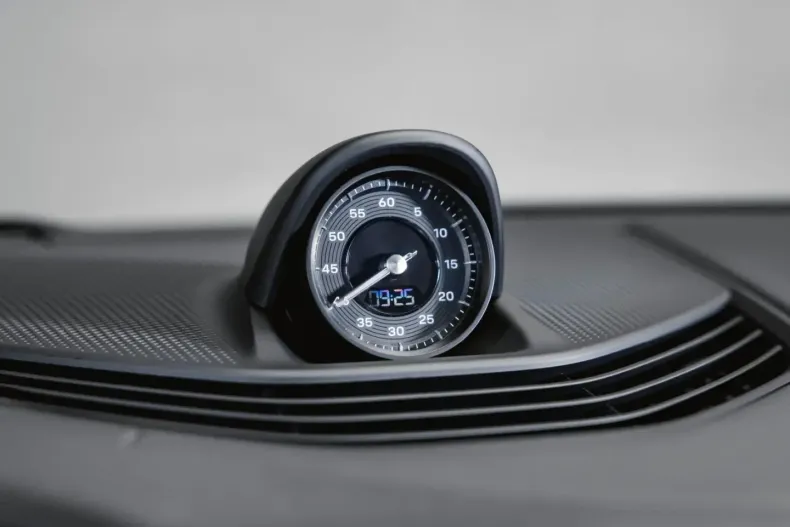 Porsche Taycan din 2024 cu 12.300 km - oferta POR107722 - foto 34