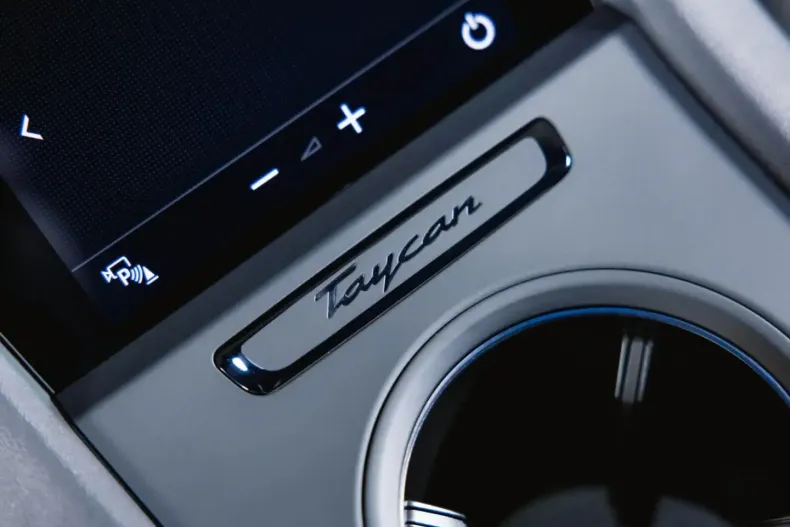 Porsche Taycan din 2024 cu 12.300 km - oferta POR107722 - foto 40