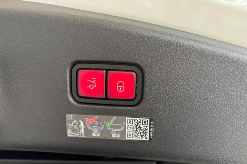 Mercedes-Benz CLE 300 din 2024 cu 13.700 km - oferta MER107734 - foto 12