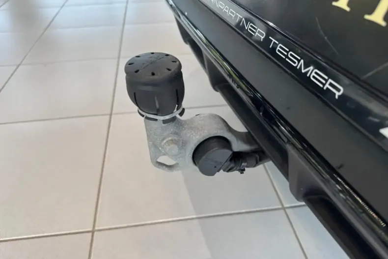 Mercedes-Benz CLE 300 din 2024 cu 13.700 km - oferta MER107734 - foto 13