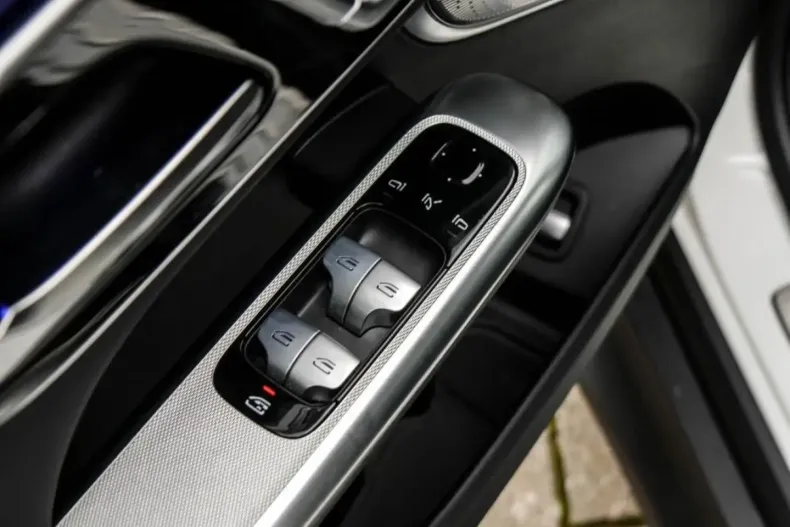 Mercedes-Benz GLC 300 din 2025 cu 6.140 km - oferta MER107753 - foto 19