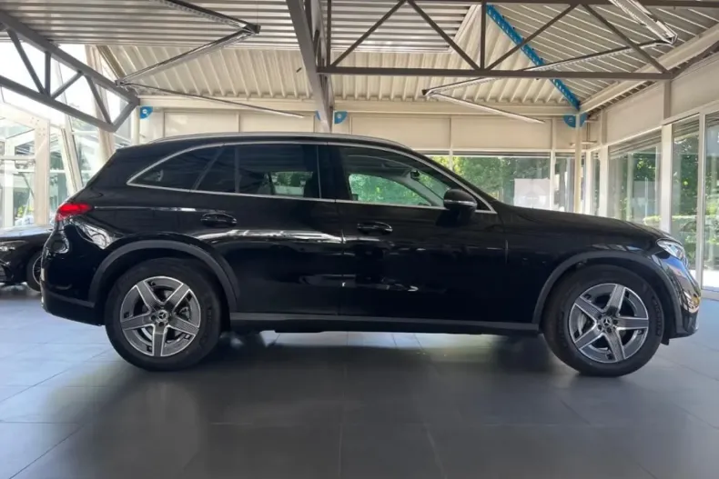 Mercedes-Benz GLC 200 din 2024 cu 7.500 km - oferta MER107754 - foto 3