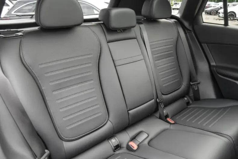 Mercedes-Benz GLC 200 din 2024 cu 23.260 km - oferta MER107757 - foto 4