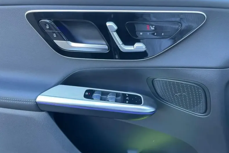 Mercedes-Benz GLC 200 din 2024 cu 15.172 km - oferta MER107758 - foto 8