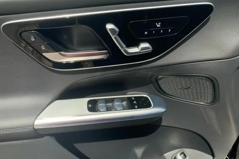 Mercedes-Benz GLC 200 din 2024 cu 14.100 km - oferta MER107761 - foto 5