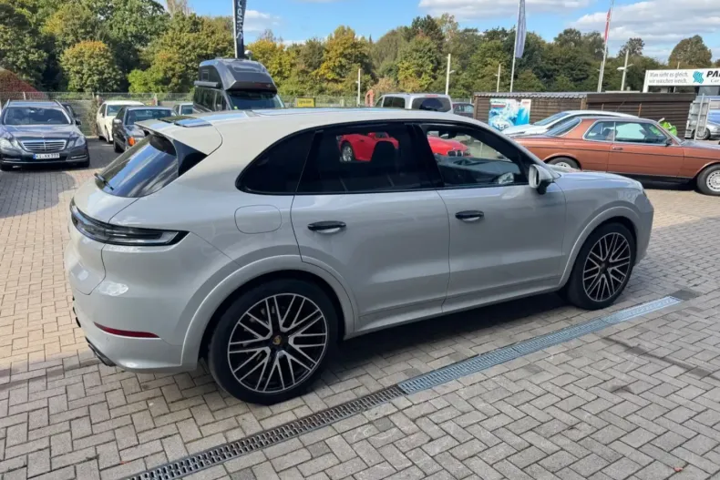 Porsche Cayenne din 2024 cu 70.520 km - oferta POR107771 - foto 7