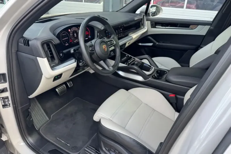 Porsche Cayenne din 2024 cu 70.520 km - oferta POR107771 - foto 14