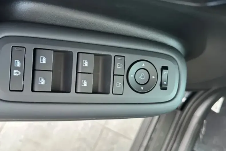 Hyundai SANTA FE din 2025 cu 18.800 km - oferta HYU107783 - foto 8