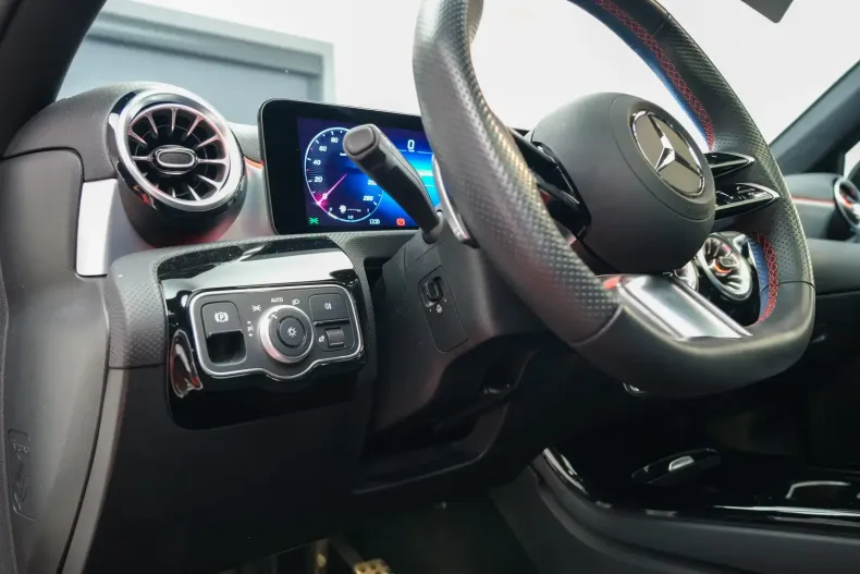 Mercedes-Benz A 180 din 2024 cu 13.000 km - oferta MER107784 - foto 15