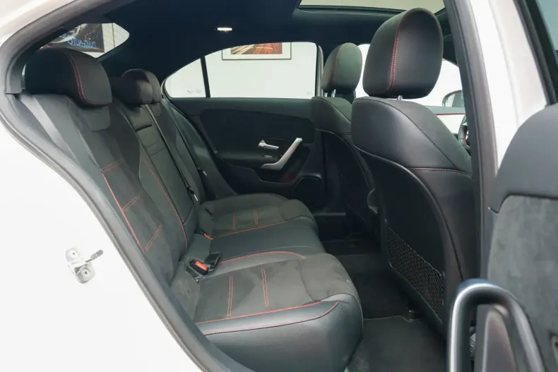 Mercedes-Benz A 180 din 2024 cu 13.000 km - oferta MER107784 - foto 20