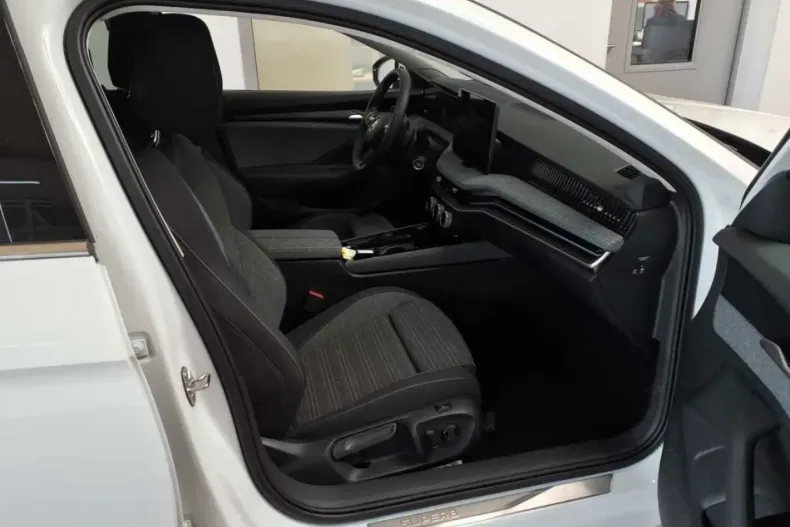 Skoda Superb din 2024 cu 7.876 km - oferta SKO107824 - foto 4