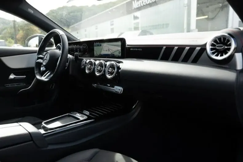 Mercedes-Benz CLA 35 AMG din 2024 cu 21.846 km - oferta MER107843 - foto 2