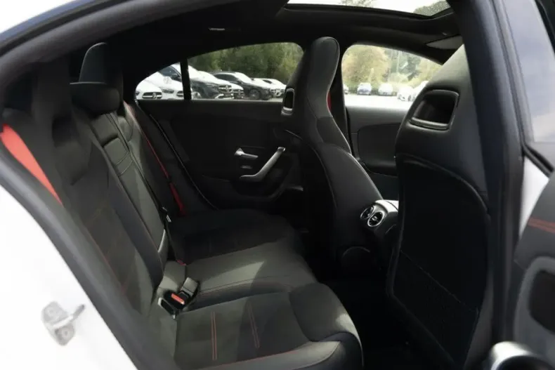 Mercedes-Benz CLA 35 AMG din 2024 cu 21.846 km - oferta MER107843 - foto 4