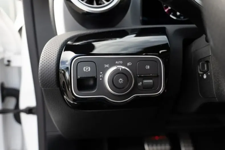 Mercedes-Benz CLA 35 AMG din 2024 cu 21.846 km - oferta MER107843 - foto 18