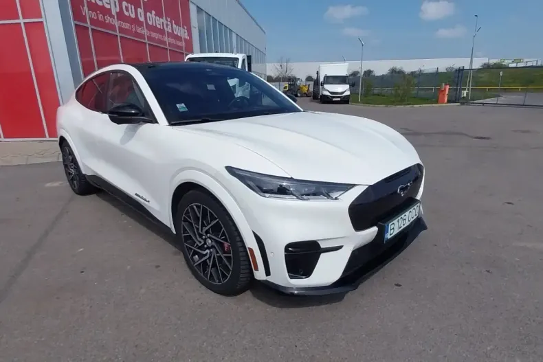 Ford Mustang Mach-E din 2023 cu 69.642 km - oferta FOR107886 - foto 1