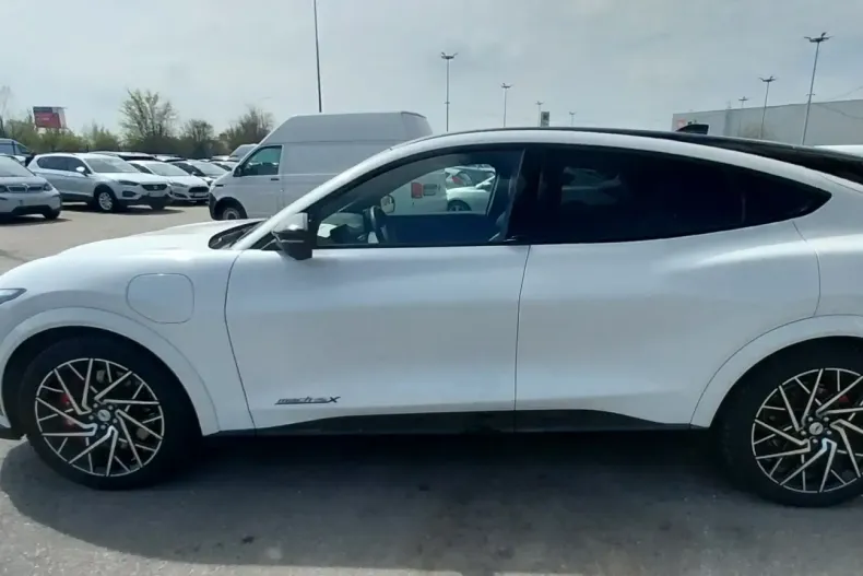 Ford Mustang Mach-E din 2023 cu 69.642 km - oferta FOR107886 - foto 6