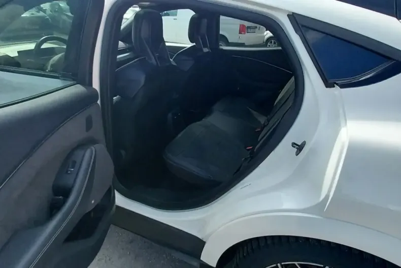 Ford Mustang Mach-E din 2023 cu 69.642 km - oferta FOR107886 - foto 9