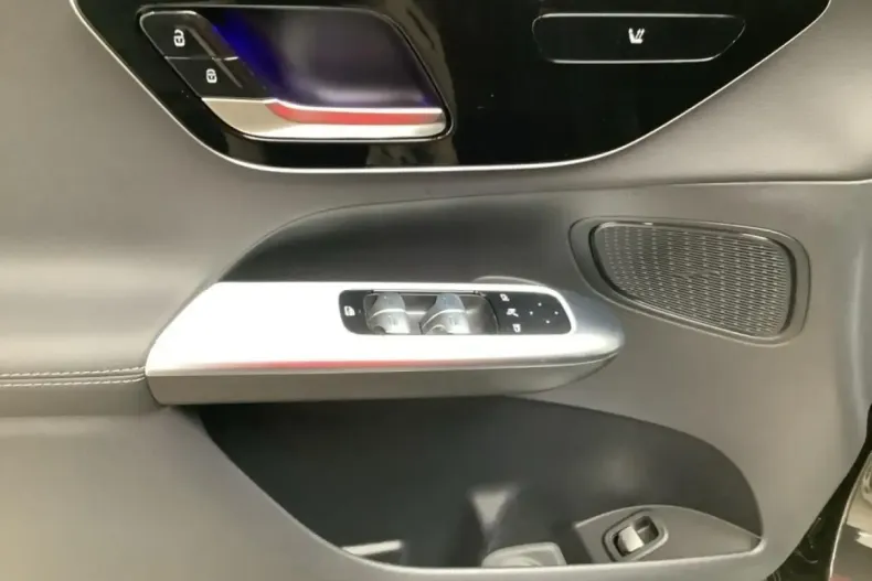 Mercedes-Benz GLC 220 din 2024 cu 11.300 km - oferta MER107936 - foto 8