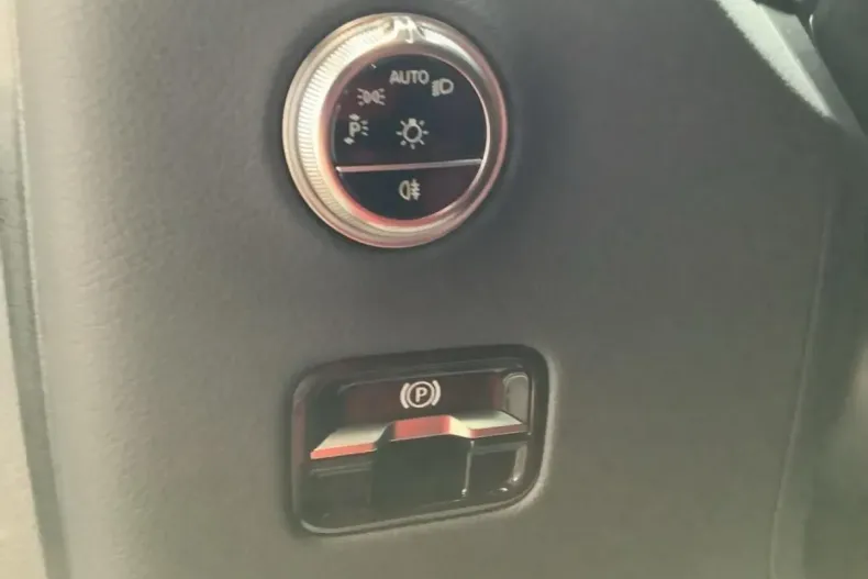 Mercedes-Benz GLC 220 din 2024 cu 11.300 km - oferta MER107936 - foto 18