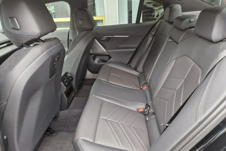 BMW 520 din 2023 cu 15.805 km - oferta BMW107967 - foto 11