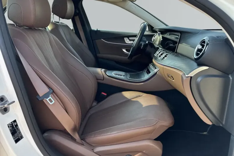 Mercedes-Benz E 200 din 2022 cu 12.345 km - oferta MER107996 - foto 10