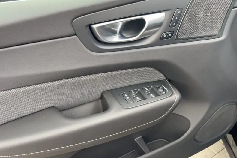 Volvo XC60 din 2024 cu 15.200 km - oferta VOL108014 - foto 12